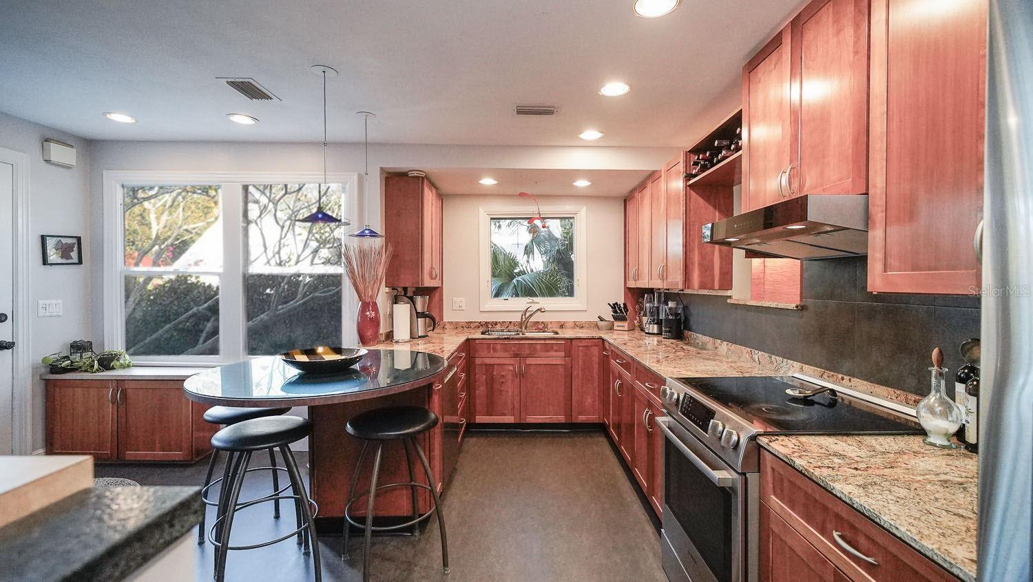 Image 20 of 48 For 115 21st Avenue Ne