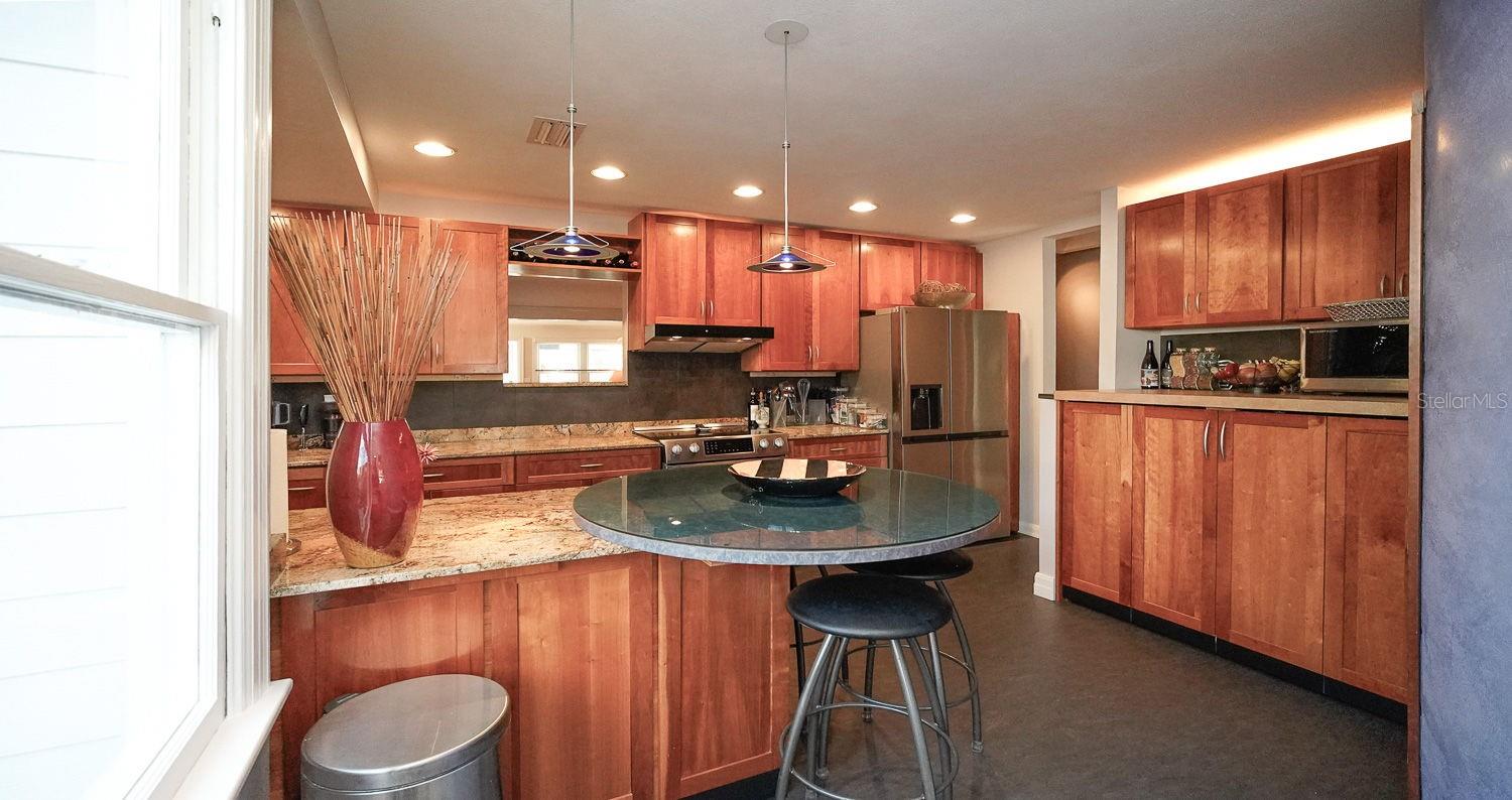 Image 21 of 48 For 115 21st Avenue Ne