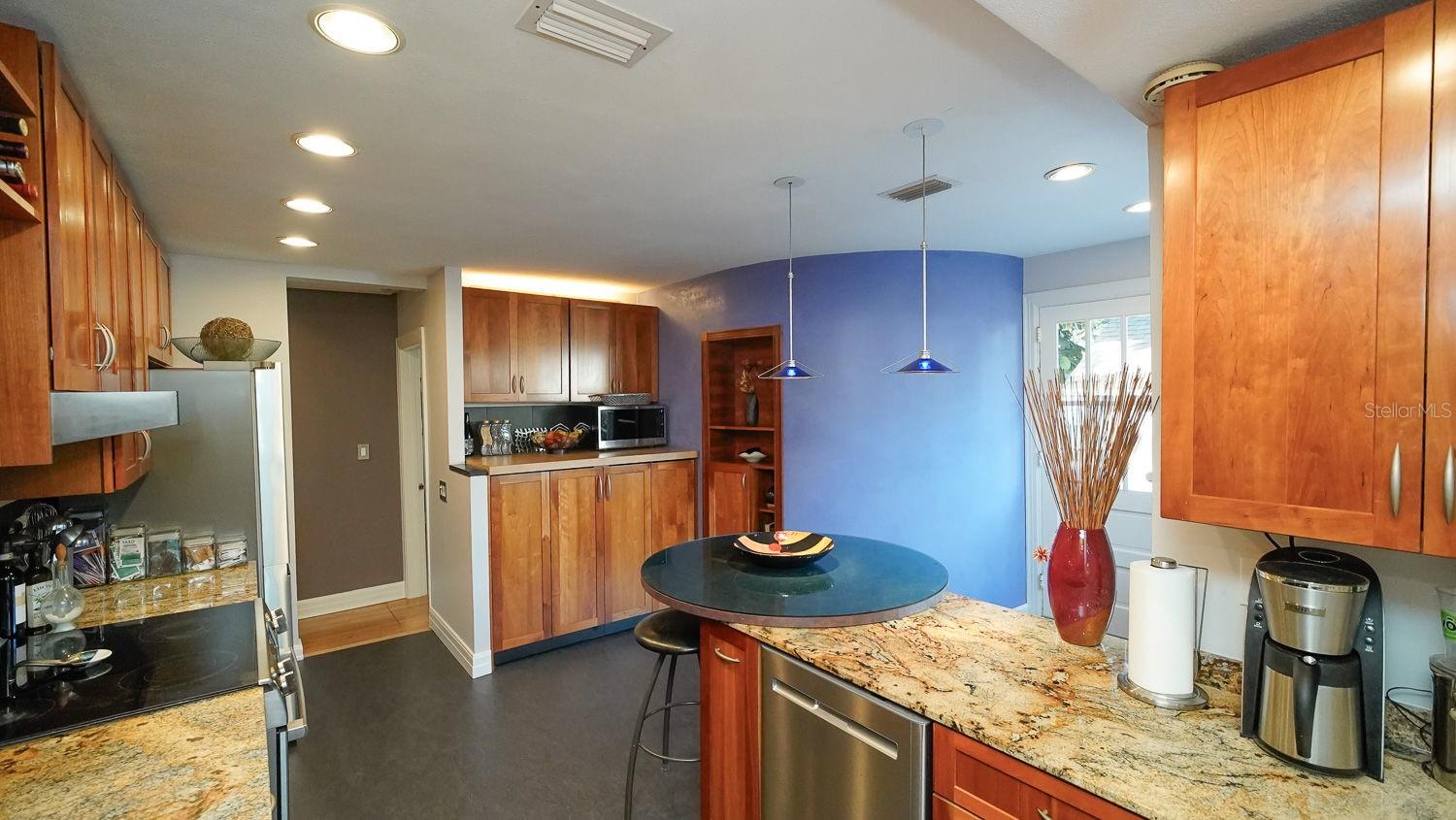 Image 22 of 48 For 115 21st Avenue Ne