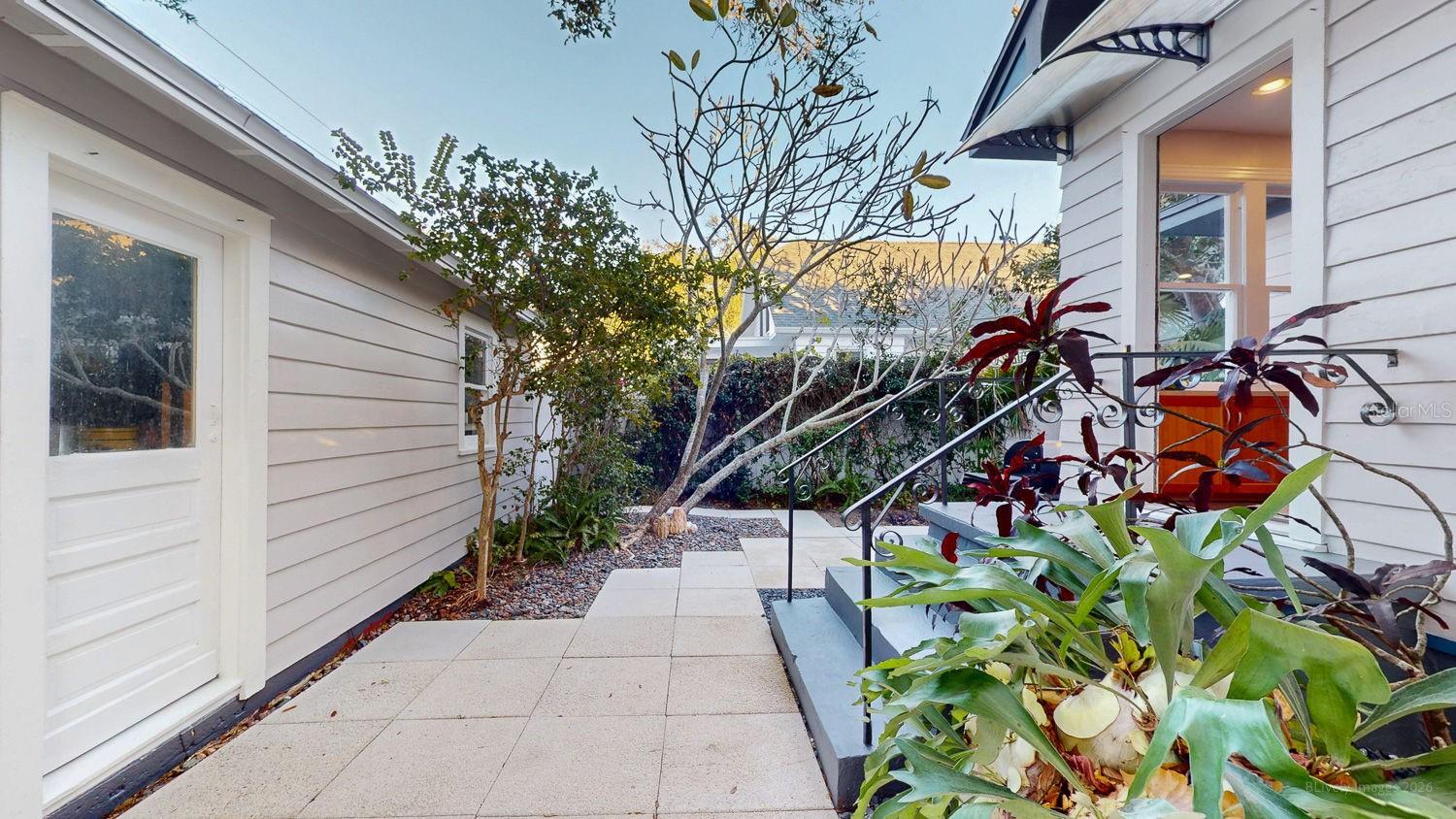 Image 23 of 48 For 115 21st Avenue Ne