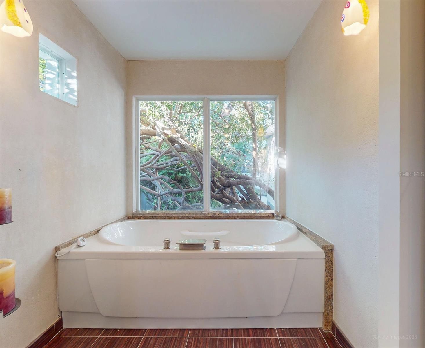 Image 31 of 48 For 115 21st Avenue Ne