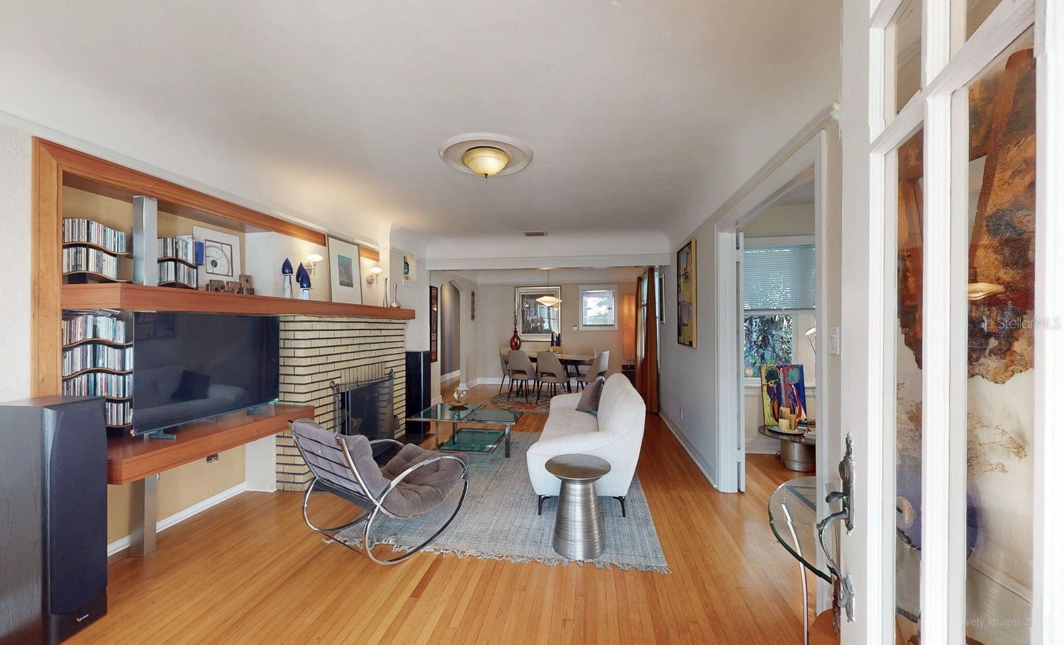 Image 5 of 48 For 115 21st Avenue Ne