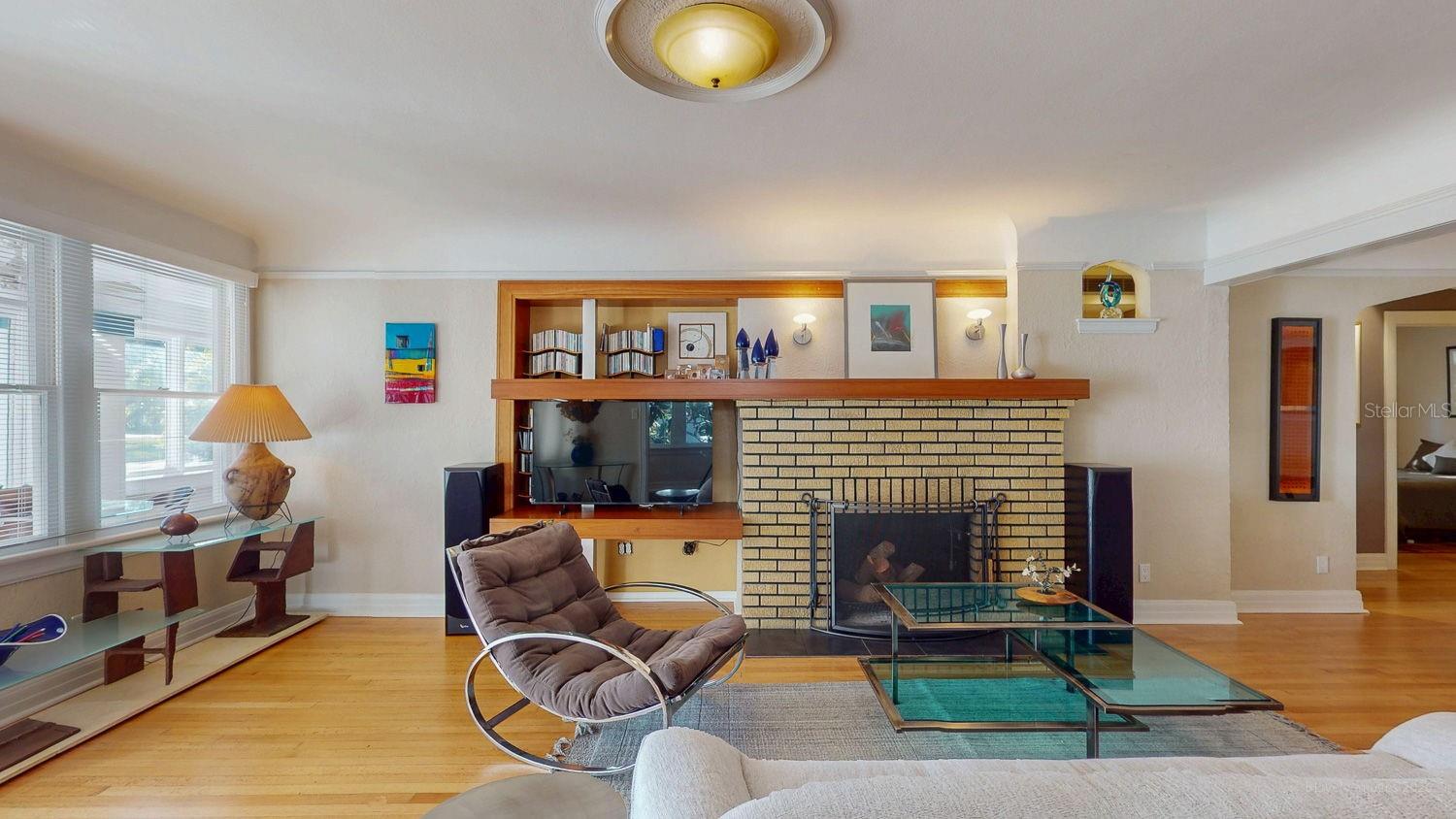 Image 6 of 48 For 115 21st Avenue Ne