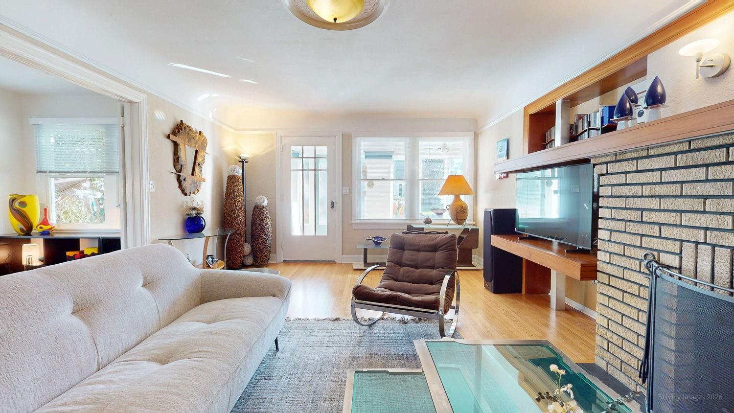 Image 7 of 48 For 115 21st Avenue Ne