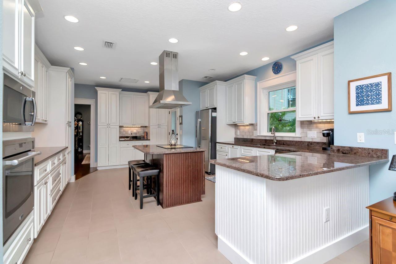 Image 10 of 31 For 2513 Palm Drive