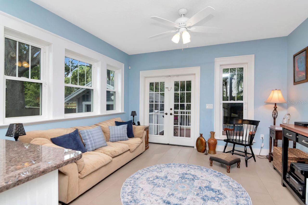 Image 11 of 31 For 2513 Palm Drive