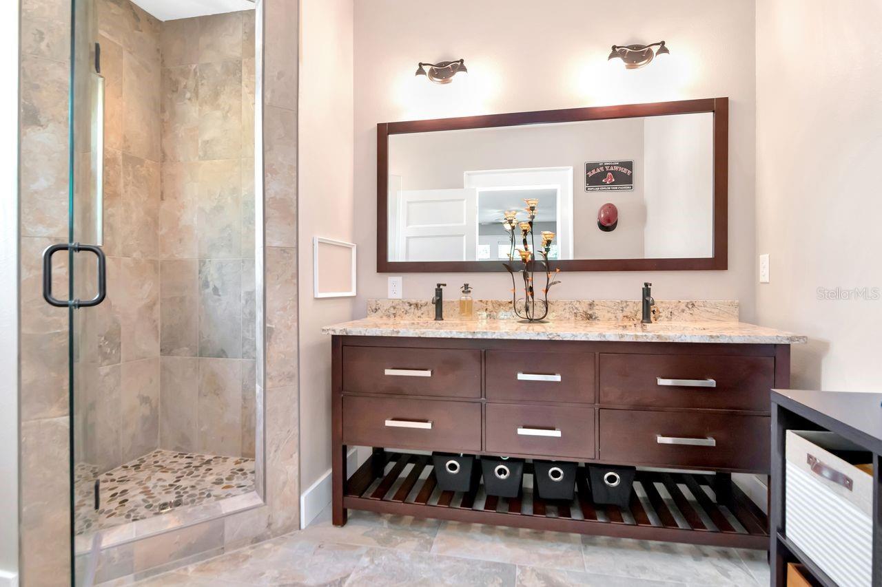 Image 21 of 31 For 2513 Palm Drive