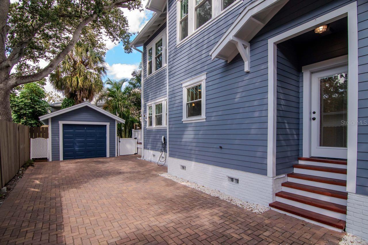 Image 28 of 31 For 2513 Palm Drive