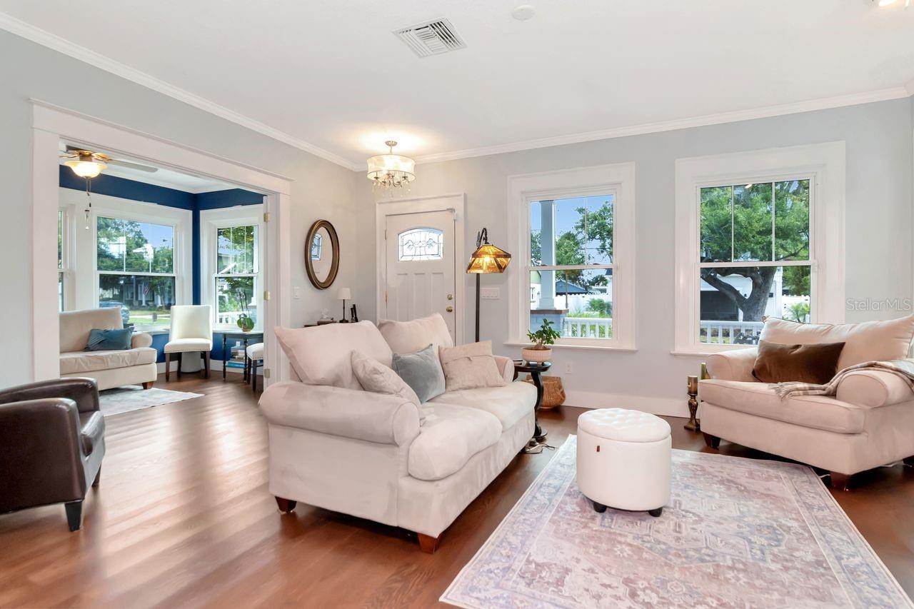 Image 3 of 31 For 2513 Palm Drive