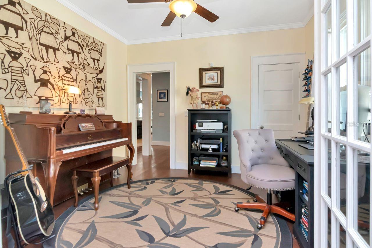 Image 6 of 31 For 2513 Palm Drive