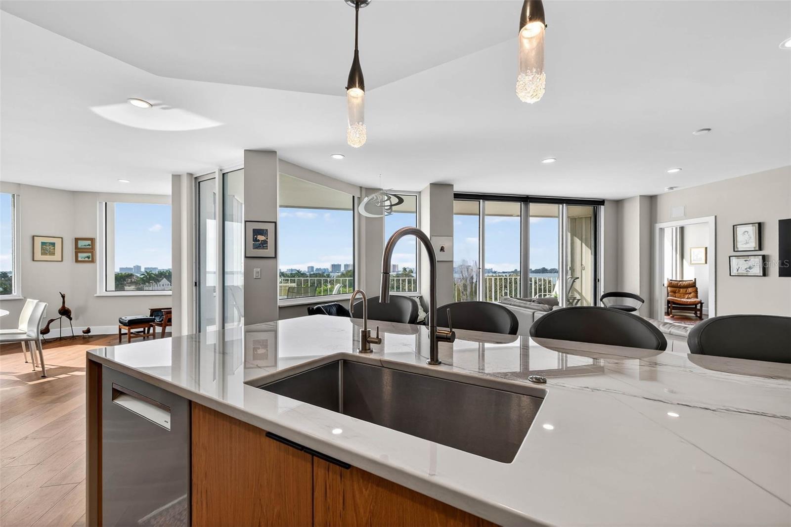 Image 10 of 35 For 1 Seaside Lane 503