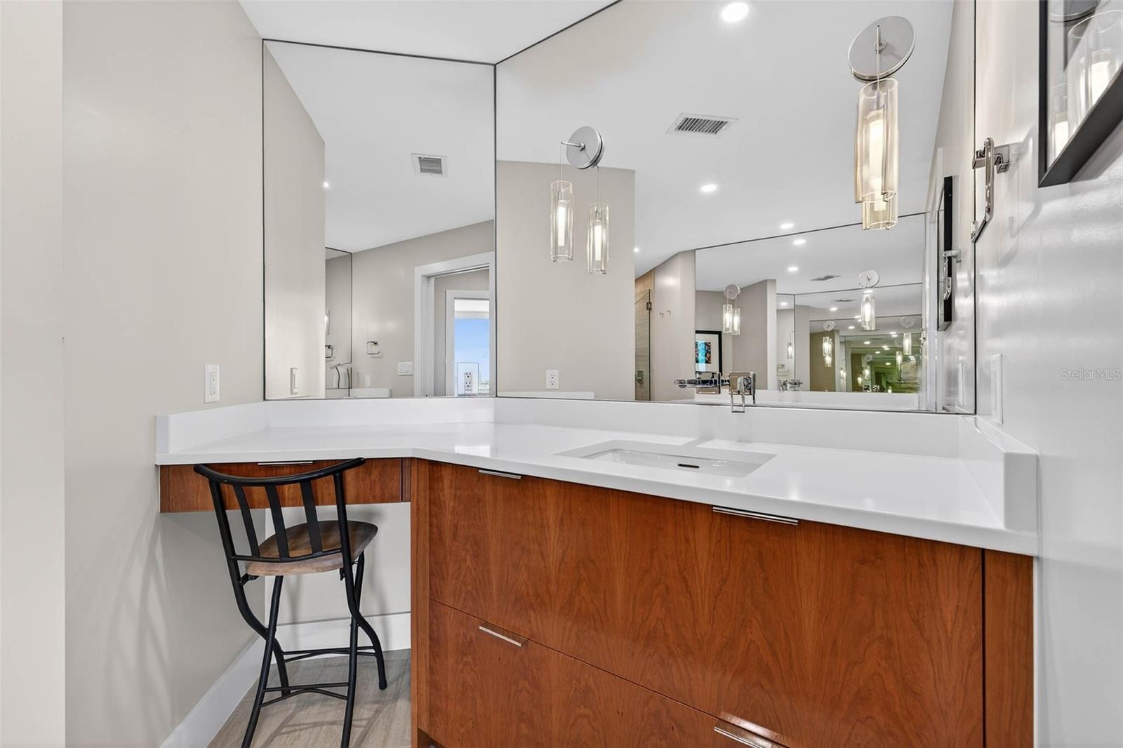 Image 18 of 35 For 1 Seaside Lane 503