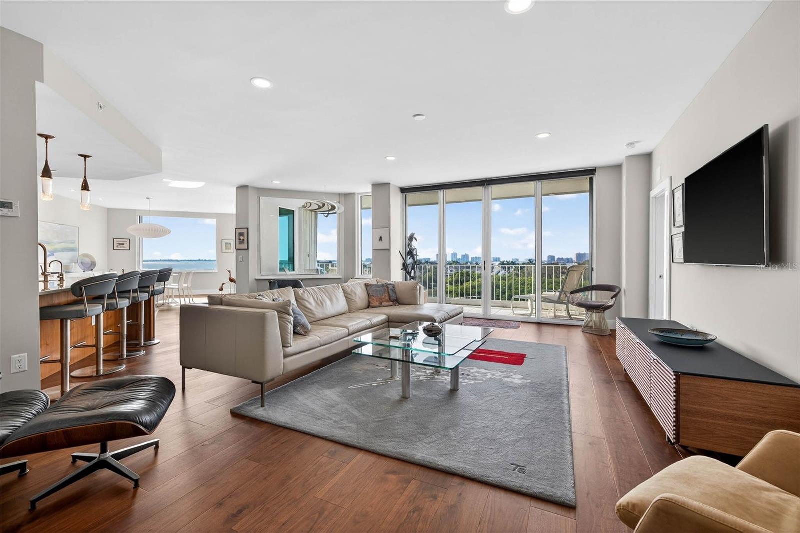 Image 3 of 35 For 1 Seaside Lane 503