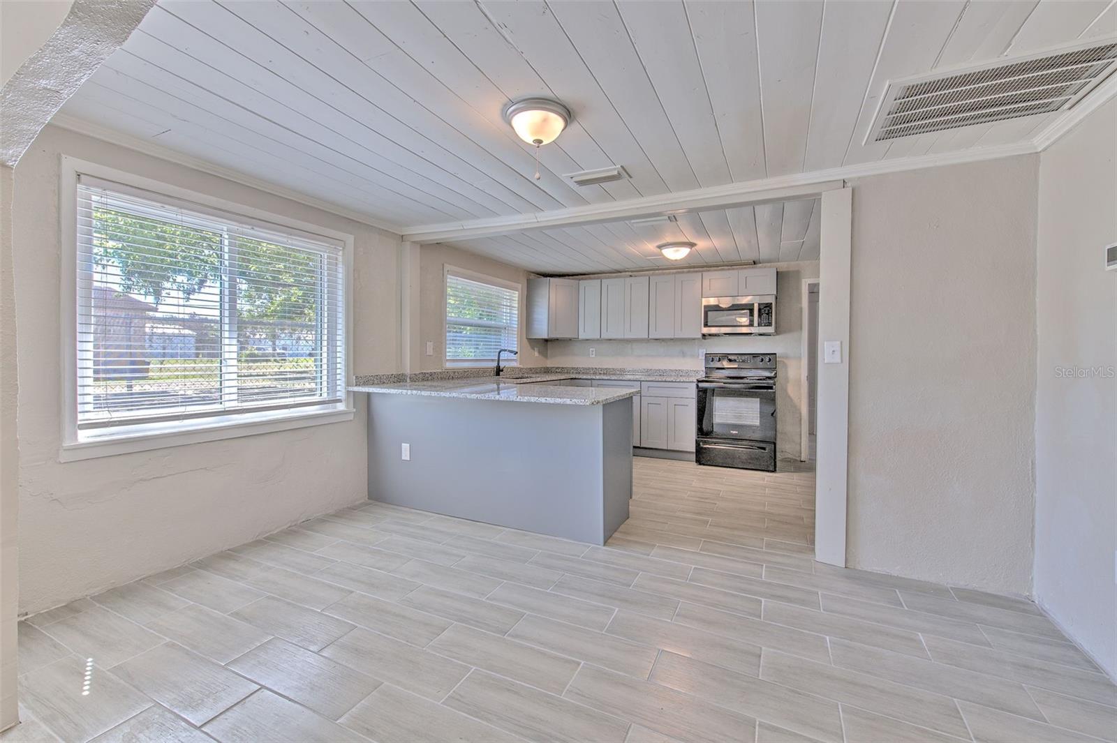 Image 13 of 35 For 905 Ball Street