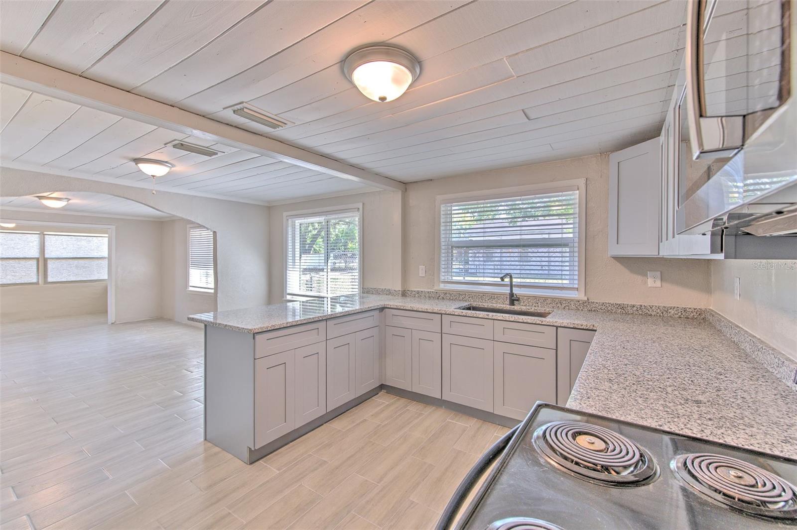 Image 19 of 35 For 905 Ball Street