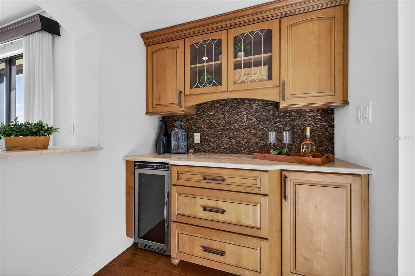 Image 13 of 35 For 1501 Gulf Boulevard 205