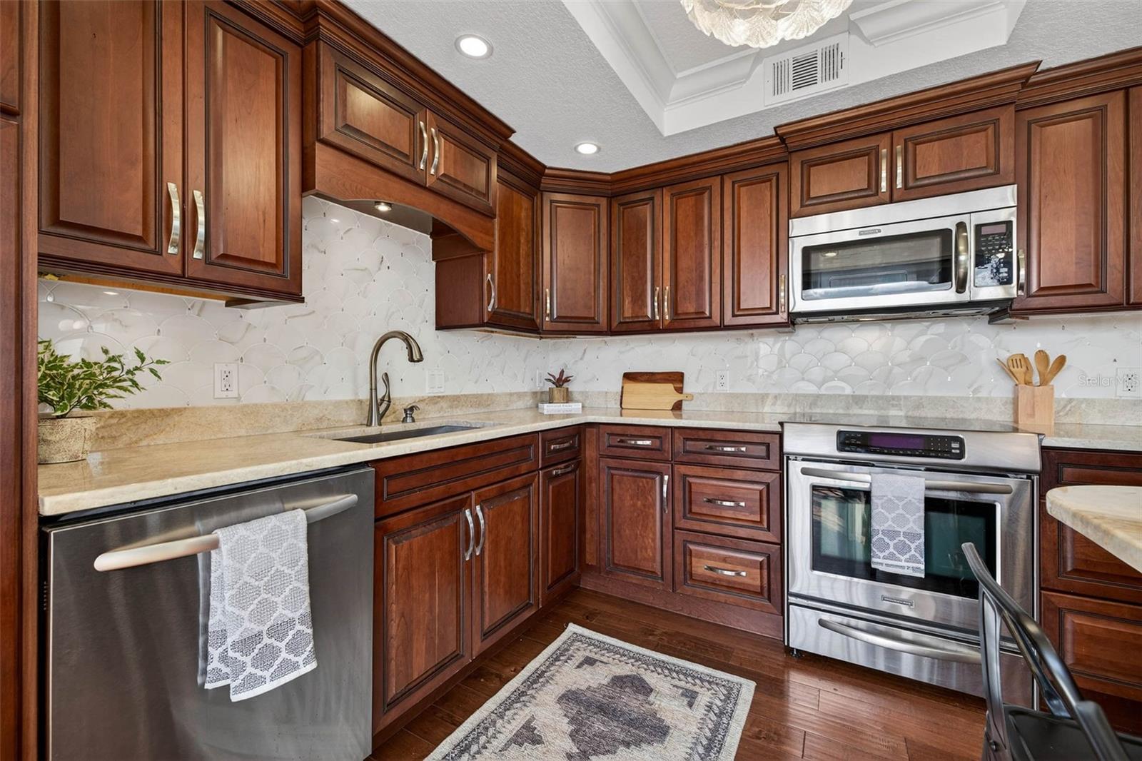 Image 7 of 35 For 1501 Gulf Boulevard 205