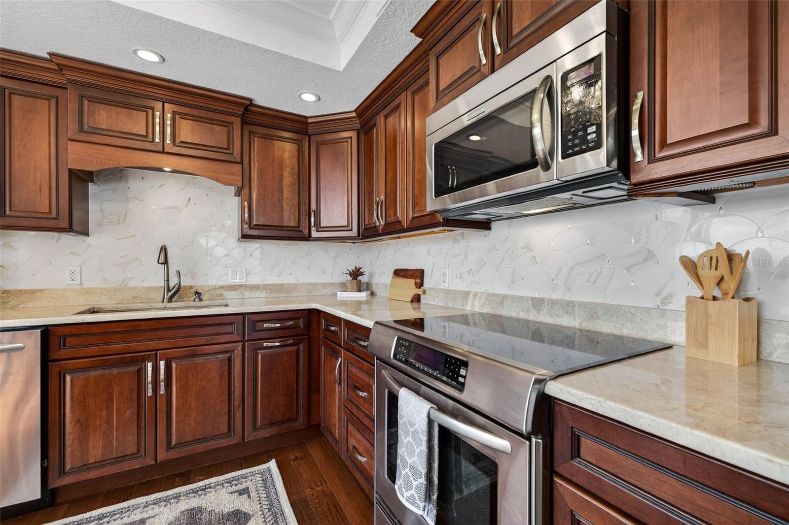 Image 9 of 35 For 1501 Gulf Boulevard 205