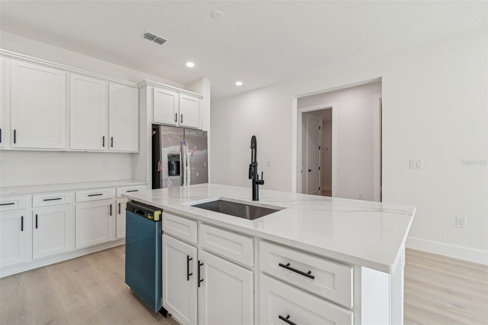 Listing photo id 12 for 1517 27th Avenue