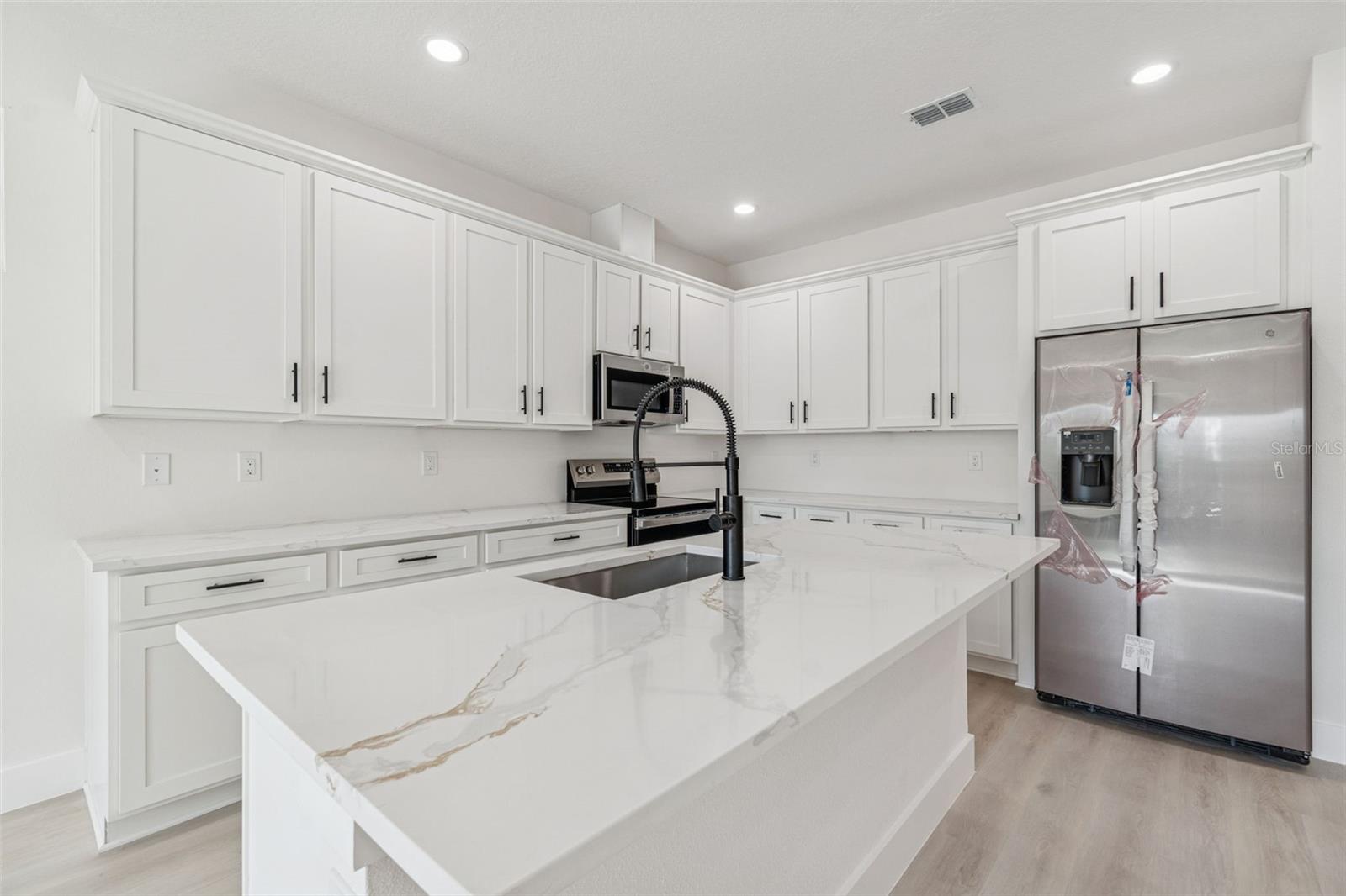 Listing photo id 13 for 1517 27th Avenue