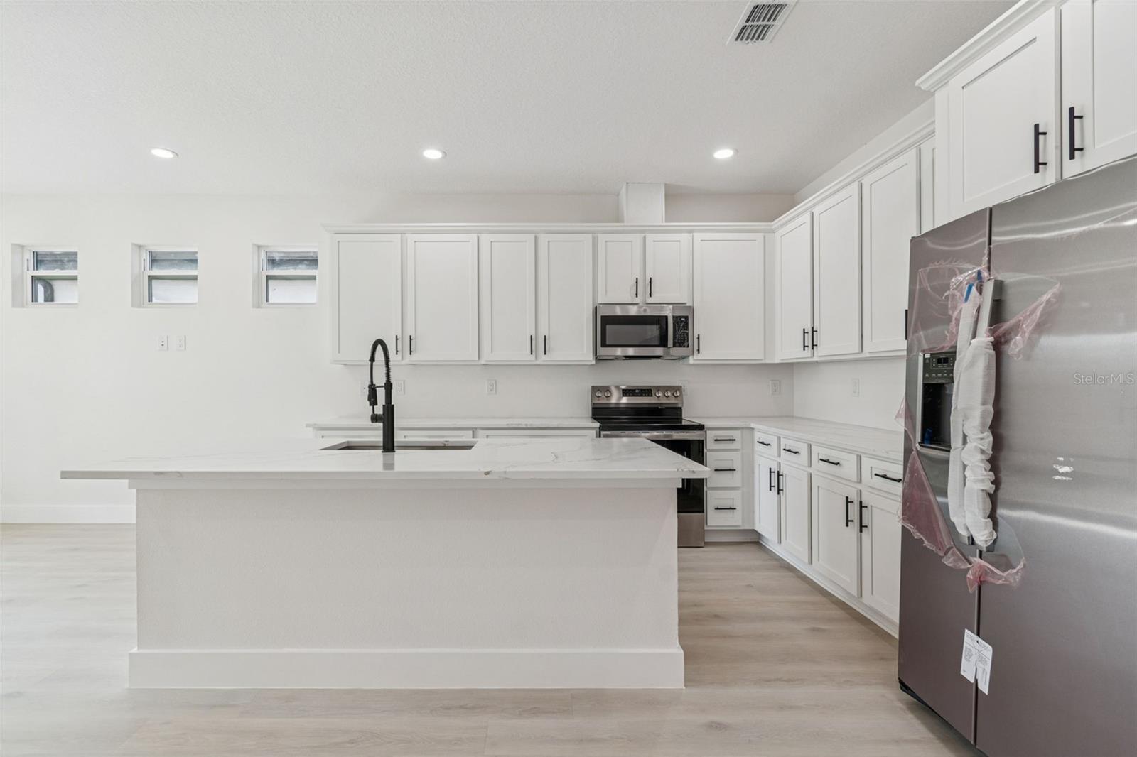 Listing photo id 14 for 1517 27th Avenue