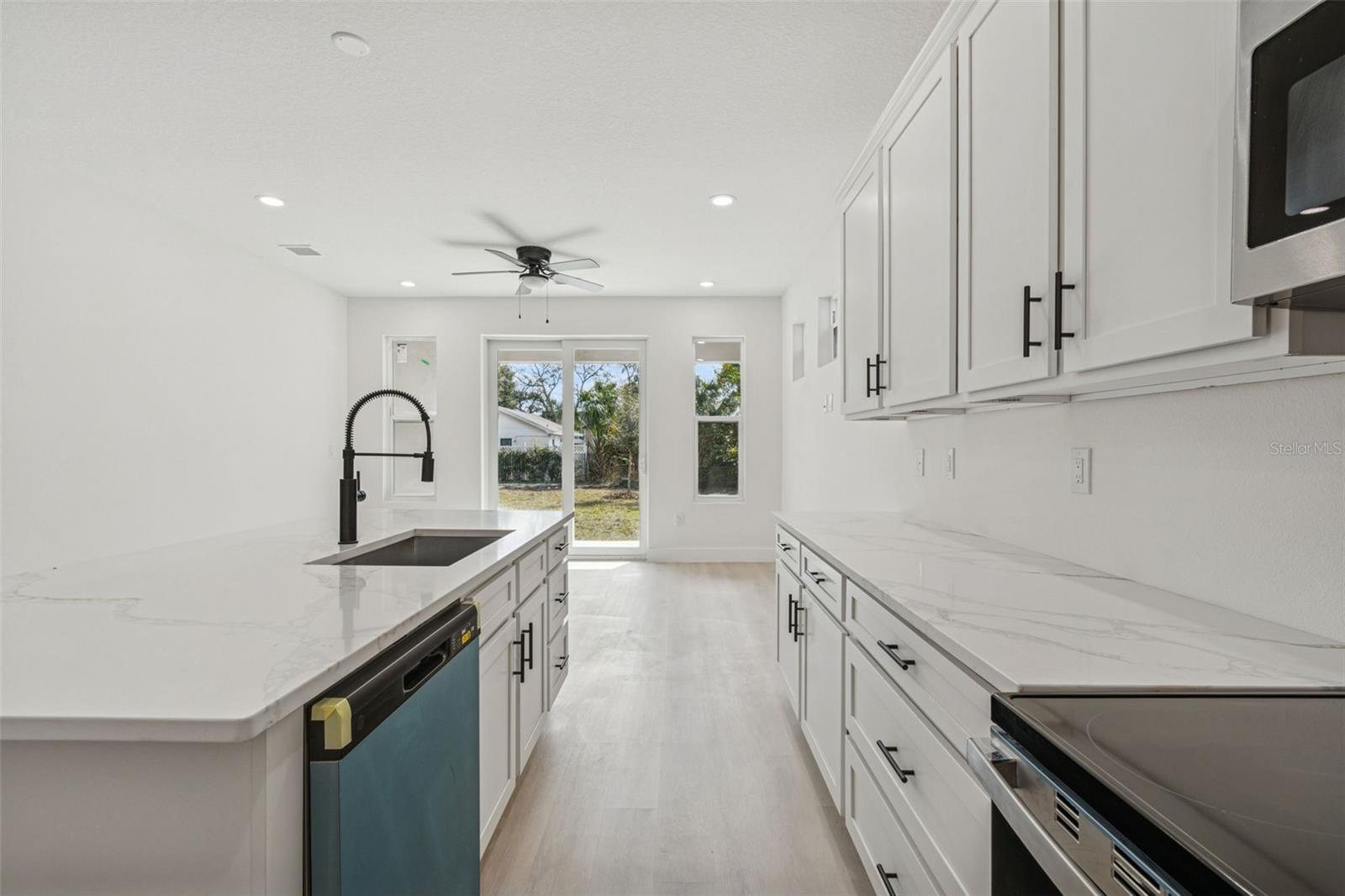 Listing photo id 15 for 1517 27th Avenue