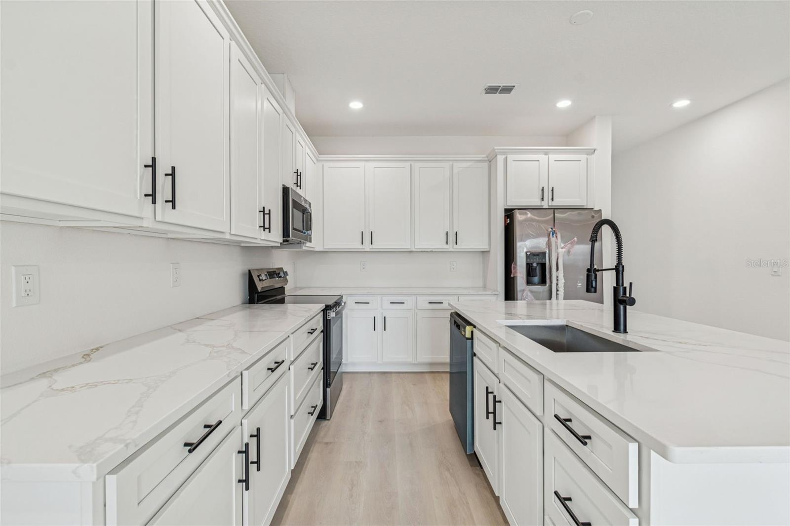 Listing photo id 16 for 1517 27th Avenue