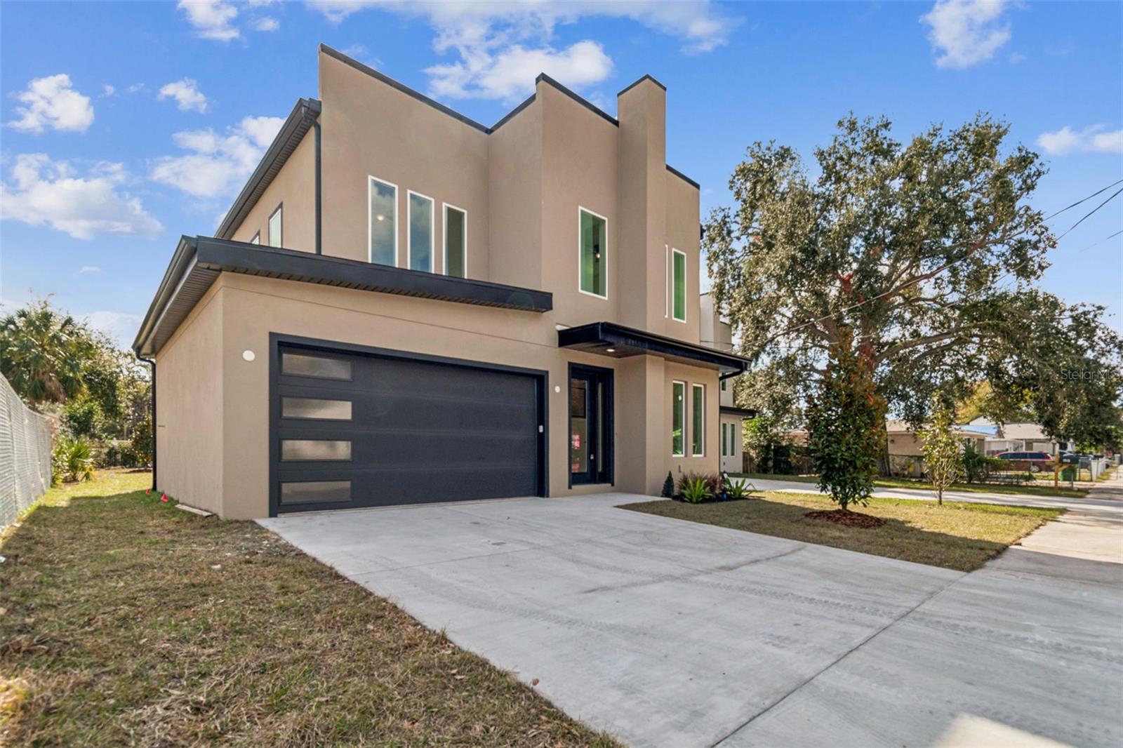 Listing photo id 0 for 1517 27th Avenue