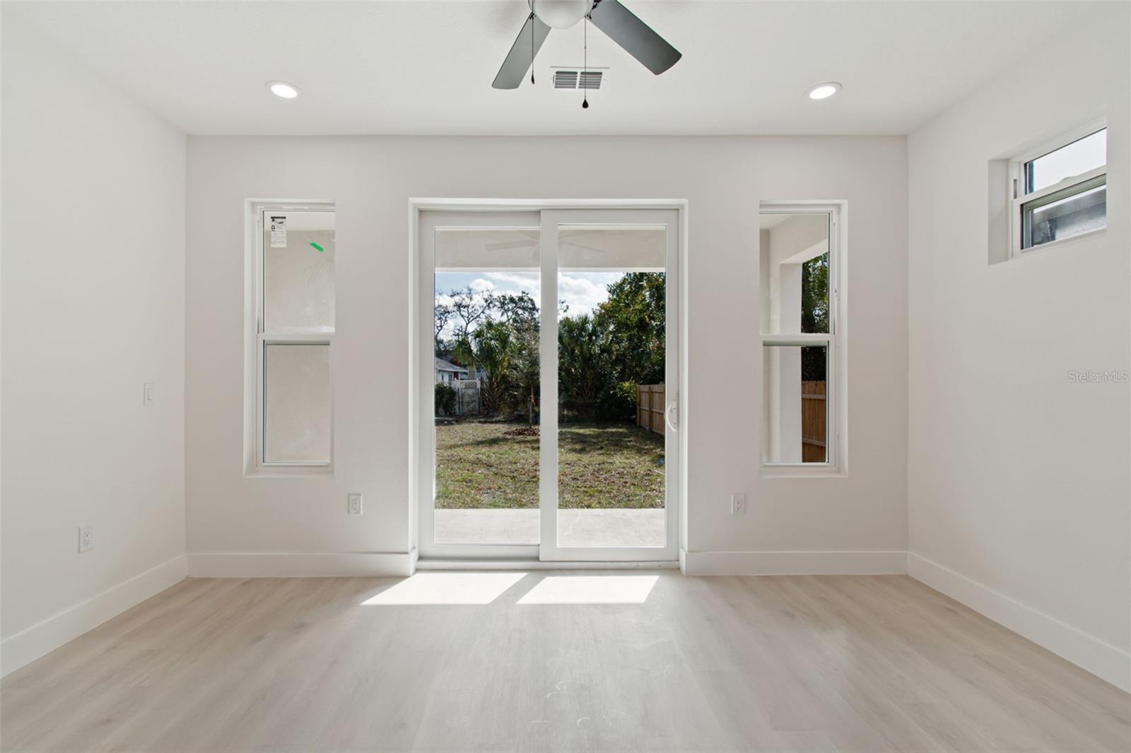 Listing photo id 22 for 1517 27th Avenue