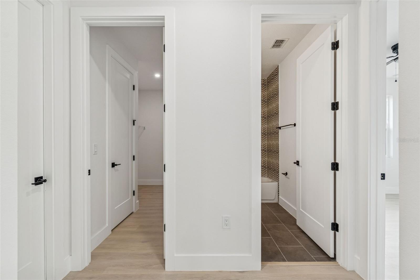 Listing photo id 23 for 1517 27th Avenue