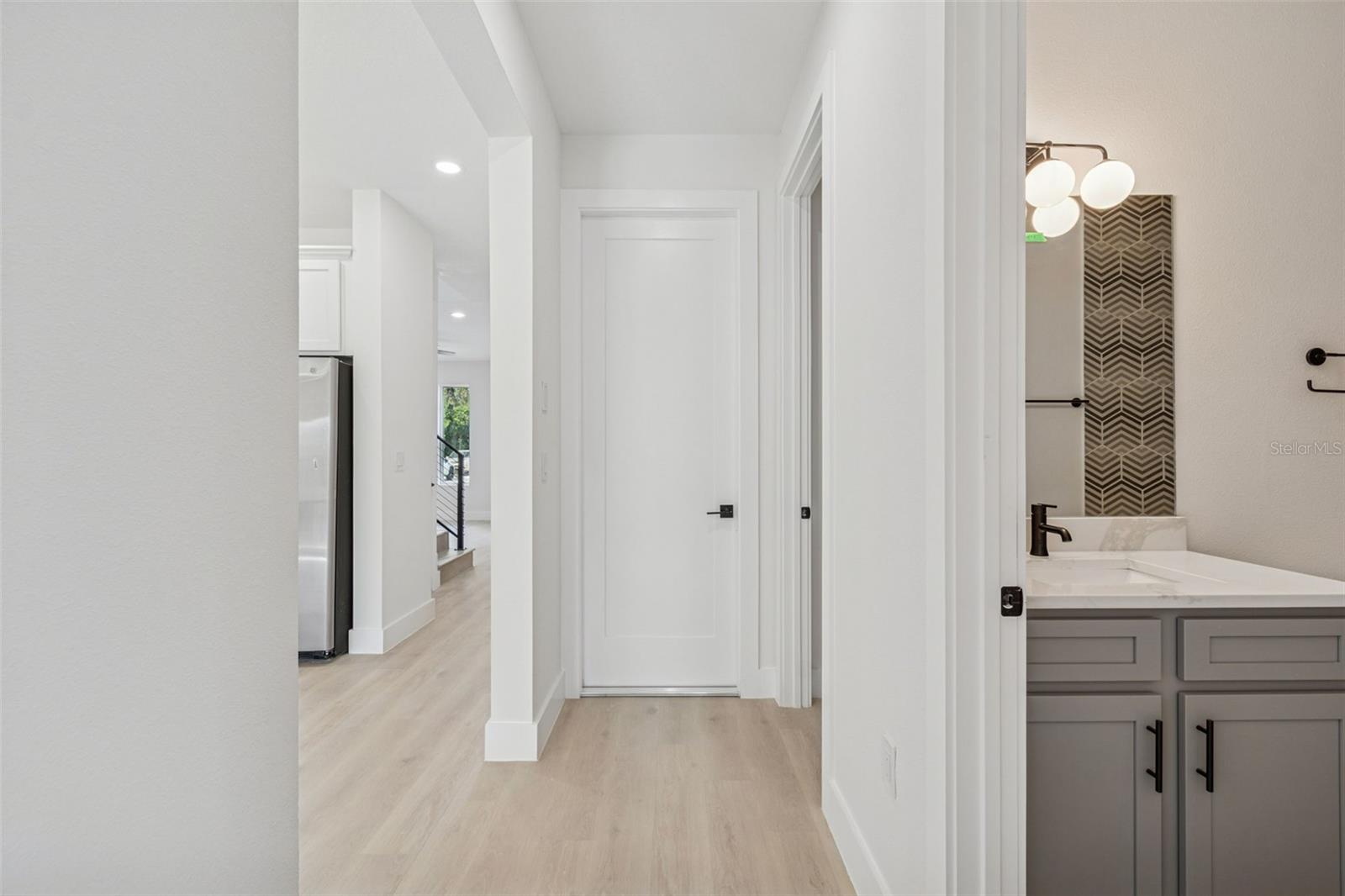 Listing photo id 25 for 1517 27th Avenue