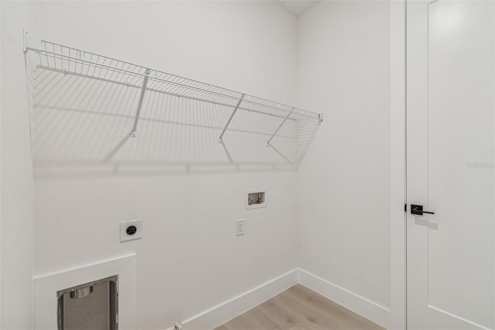 Listing photo id 27 for 1517 27th Avenue