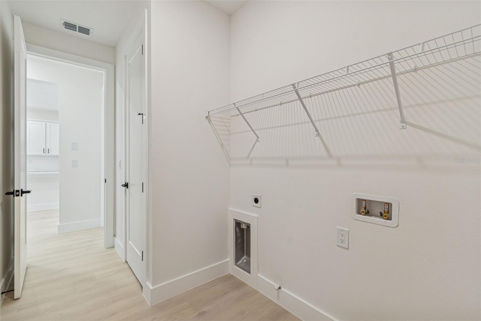 Listing photo id 28 for 1517 27th Avenue