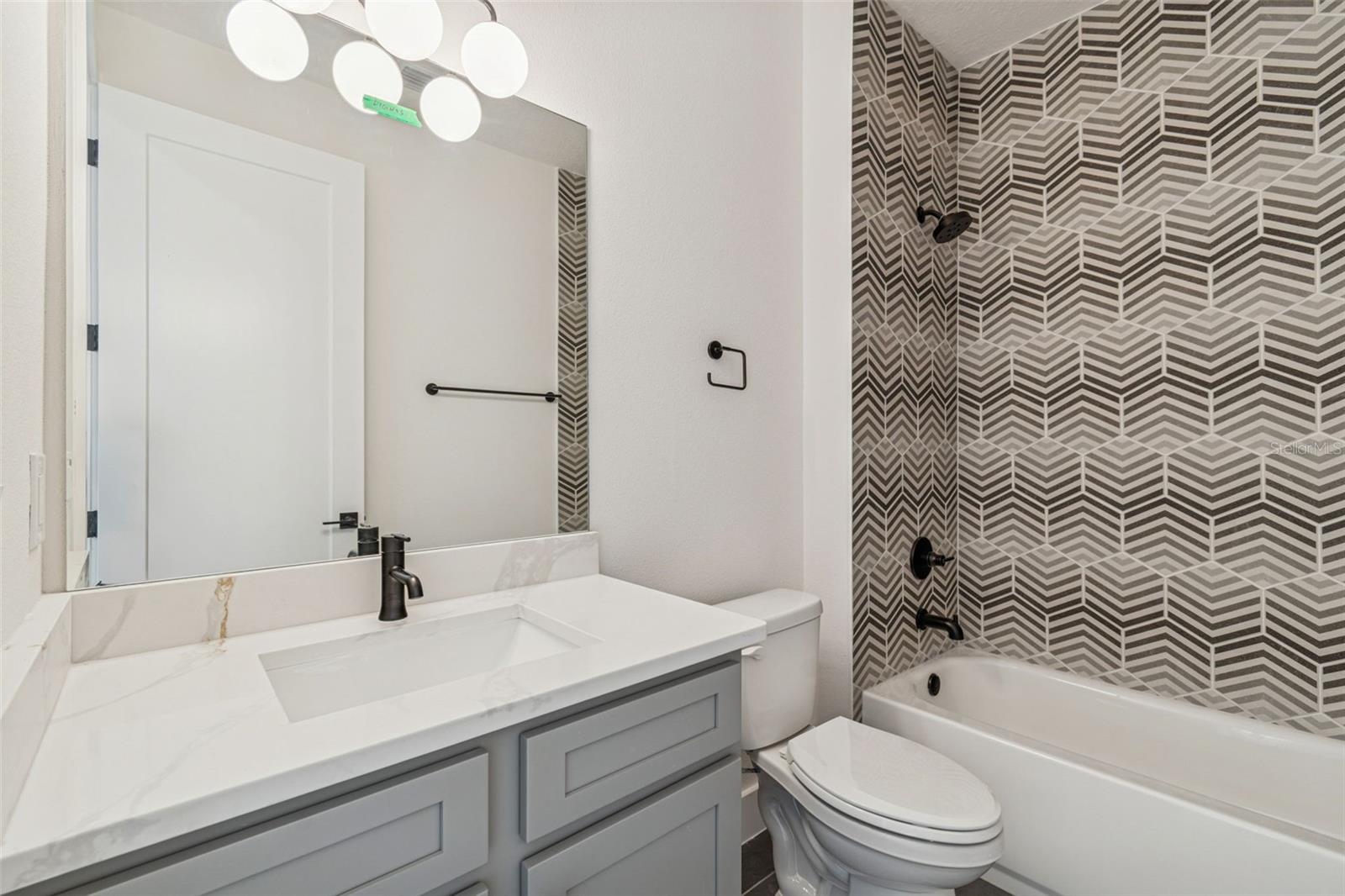 Listing photo id 29 for 1517 27th Avenue