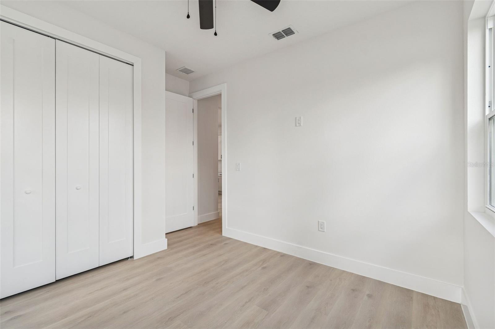 Listing photo id 34 for 1517 27th Avenue