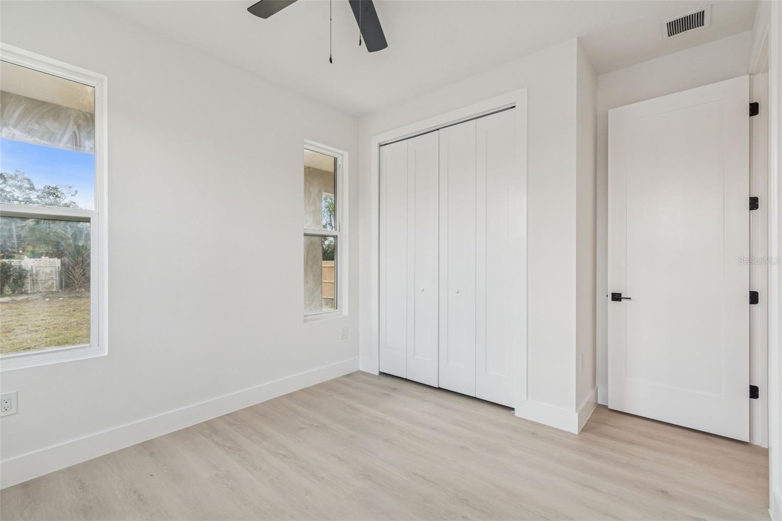 Listing photo id 35 for 1517 27th Avenue