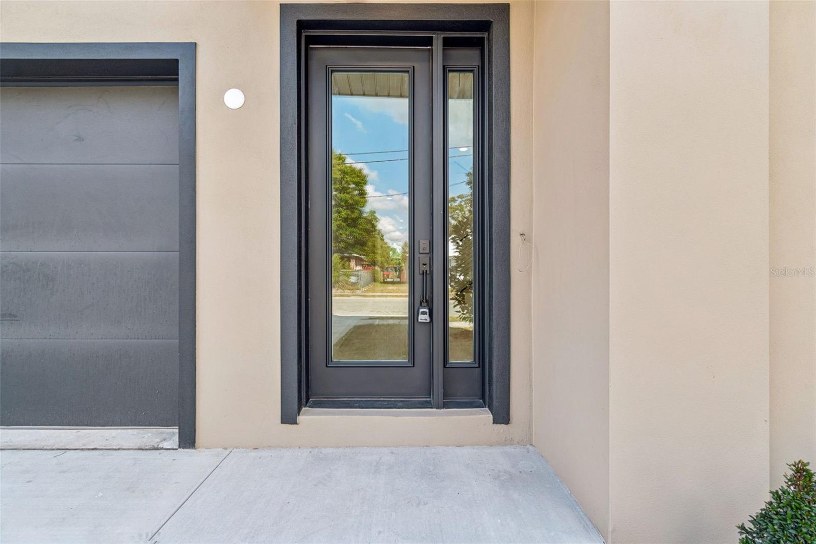 Listing photo id 2 for 1517 27th Avenue