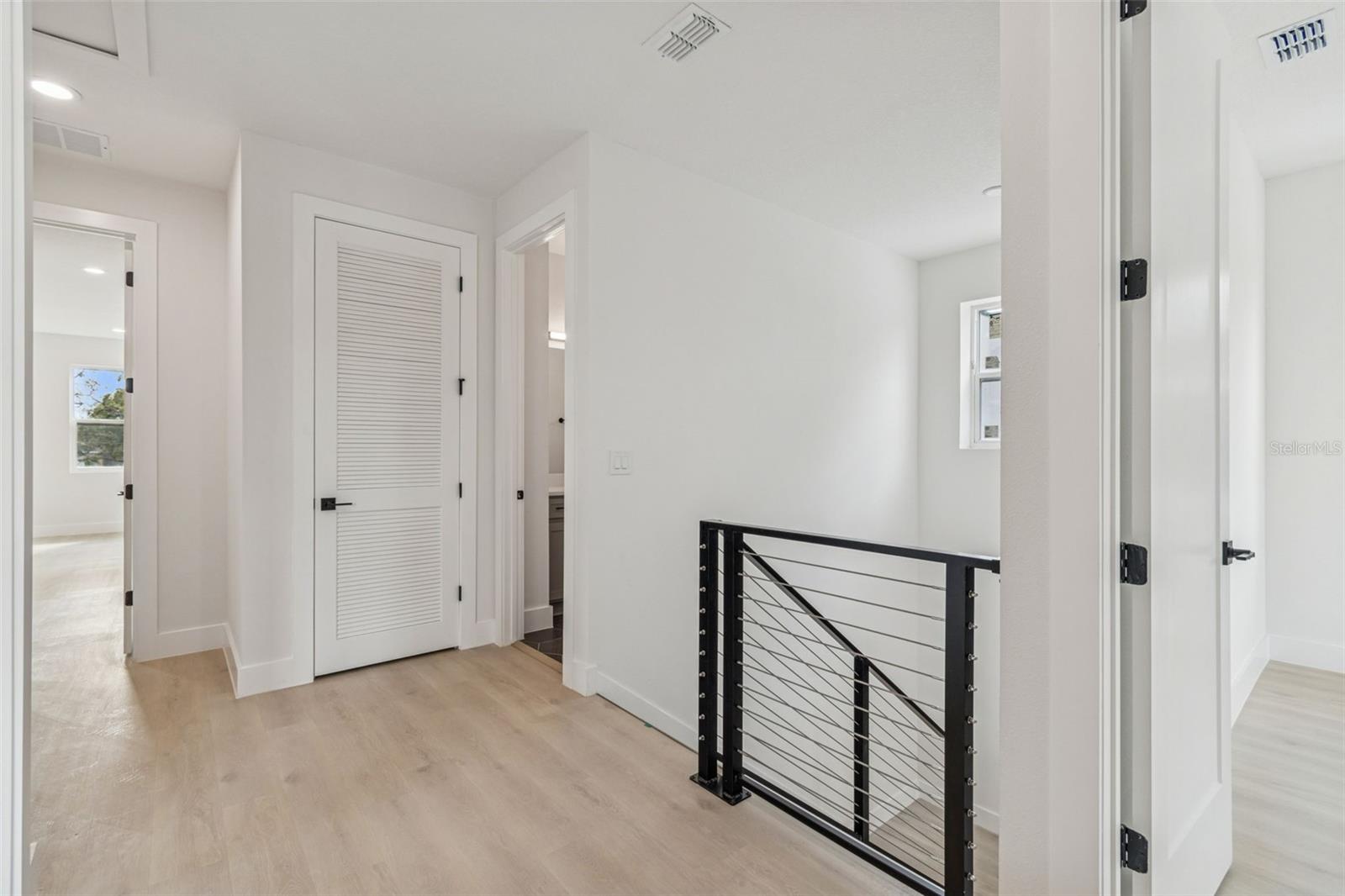 Listing photo id 39 for 1517 27th Avenue