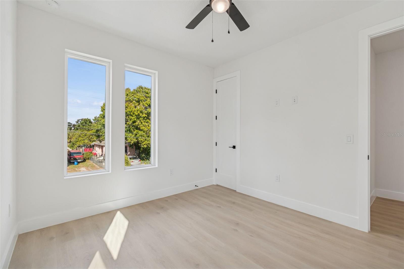 Listing photo id 42 for 1517 27th Avenue