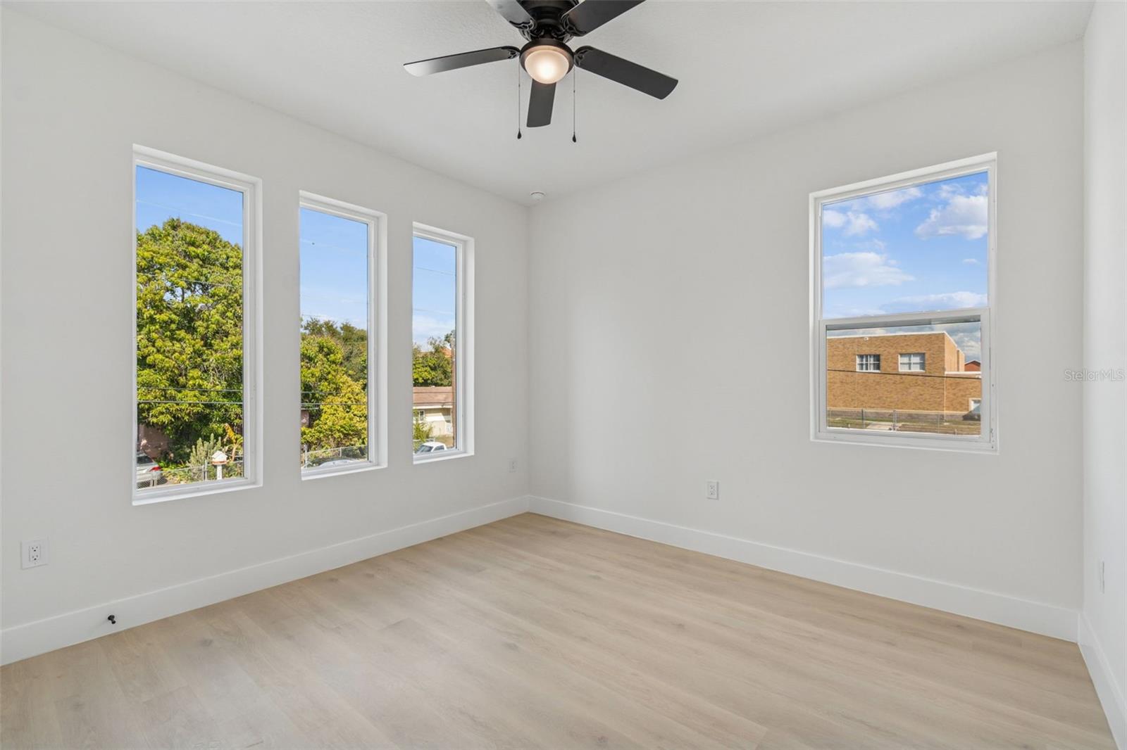 Listing photo id 45 for 1517 27th Avenue