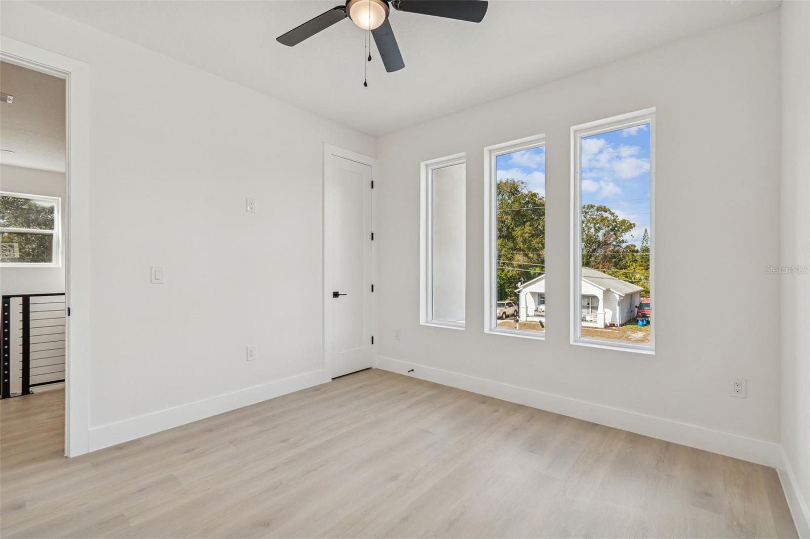 Listing photo id 46 for 1517 27th Avenue