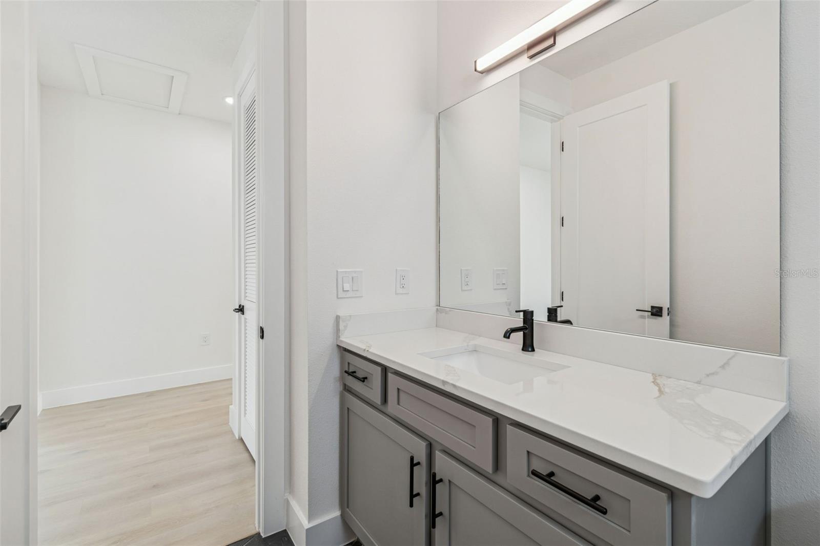 Listing photo id 51 for 1517 27th Avenue