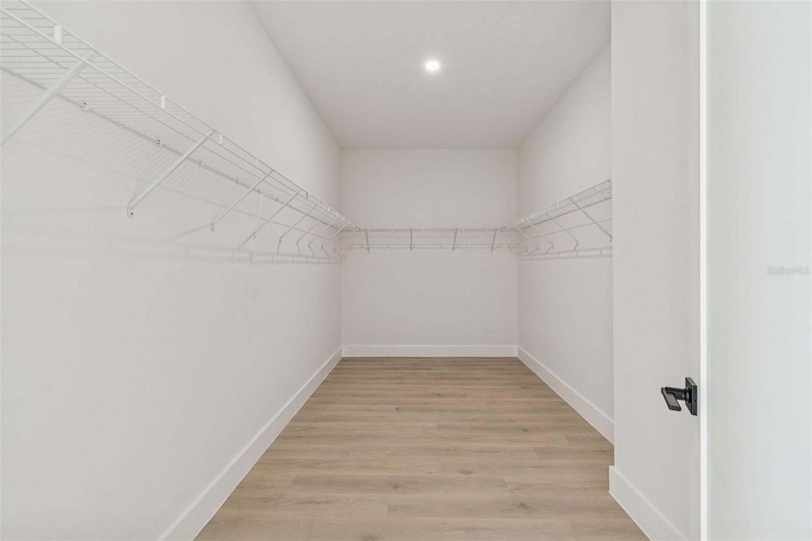 Listing photo id 54 for 1517 27th Avenue