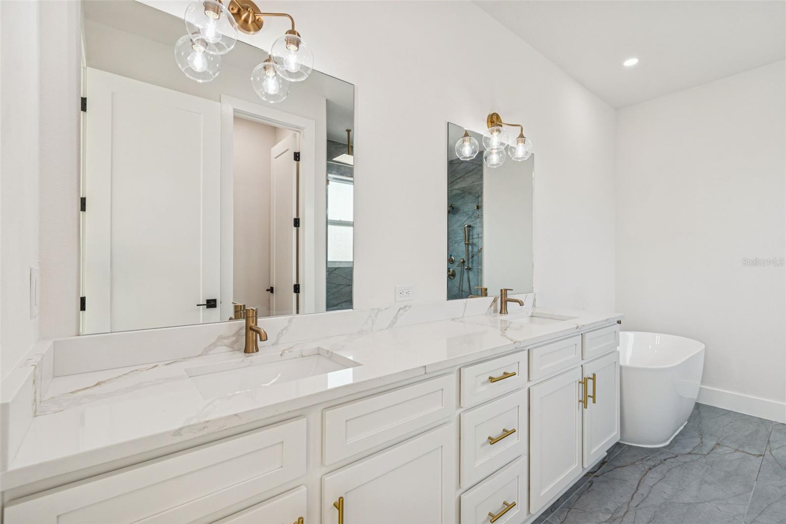 Listing photo id 62 for 1517 27th Avenue