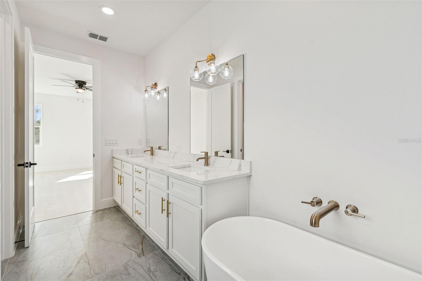 Listing photo id 64 for 1517 27th Avenue