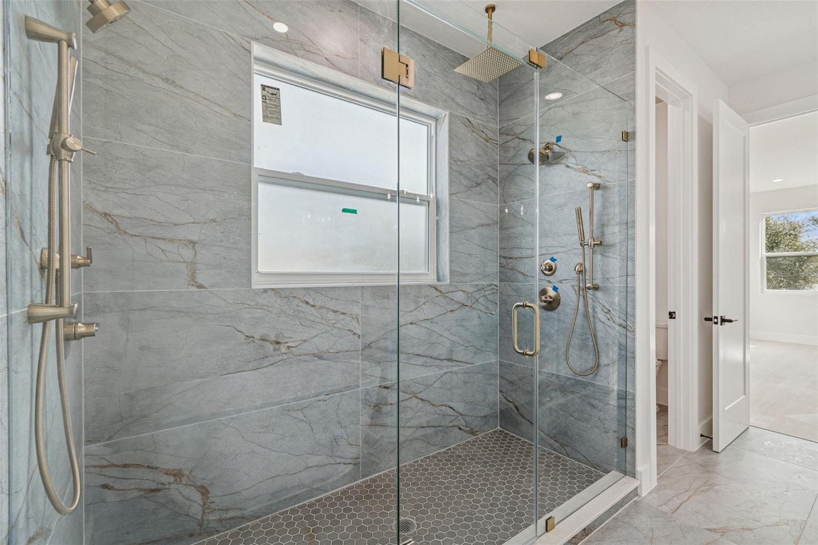 Listing photo id 65 for 1517 27th Avenue