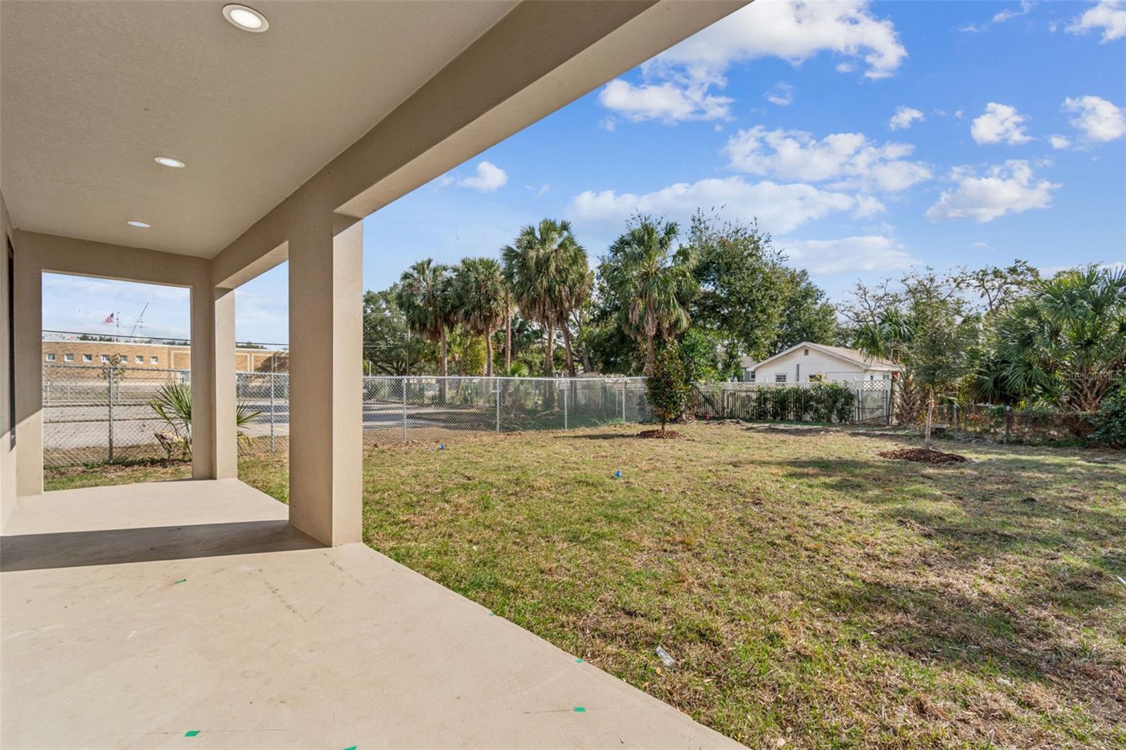 Listing photo id 72 for 1517 27th Avenue