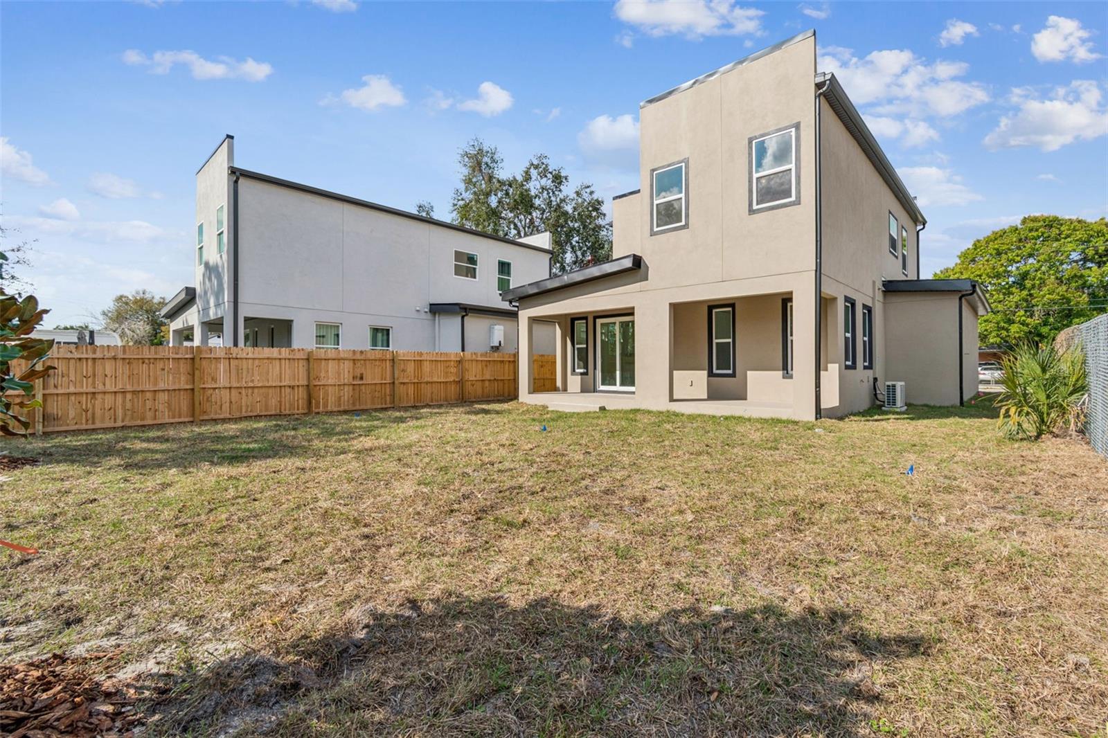 Listing photo id 75 for 1517 27th Avenue