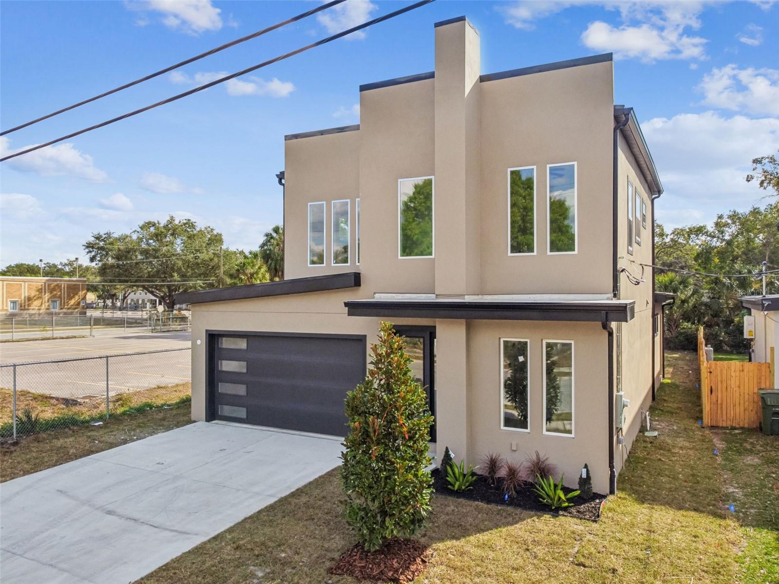 Listing photo id 80 for 1517 27th Avenue