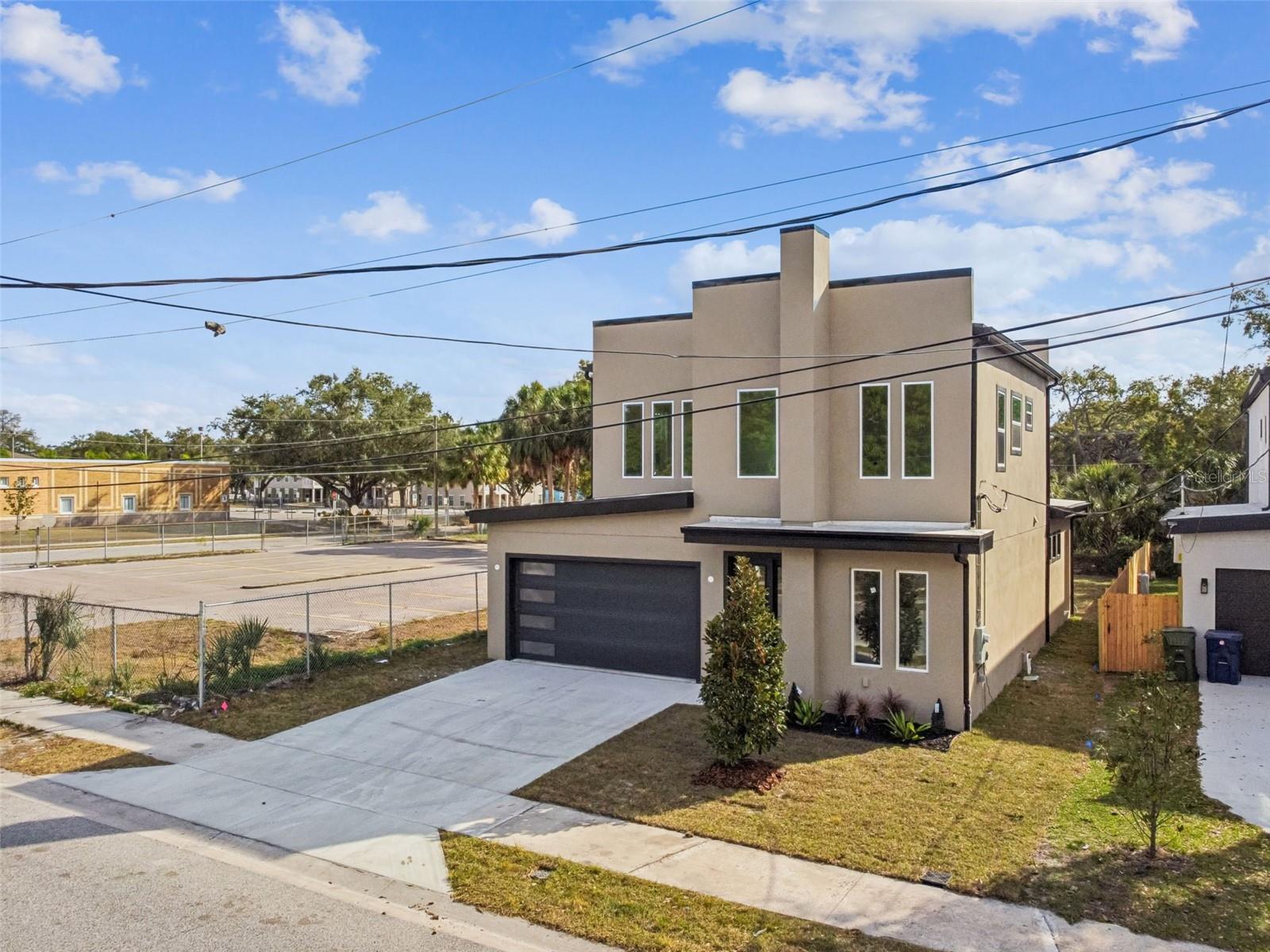 Listing photo id 84 for 1517 27th Avenue